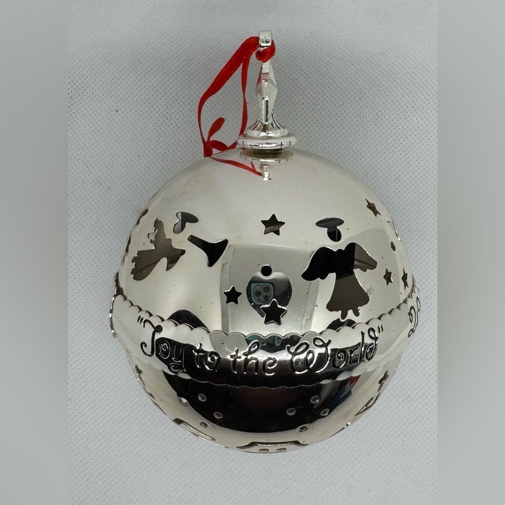 2008 Towle Musical Ornament Heavy Silver Plated Plays Joy To The World Preowned